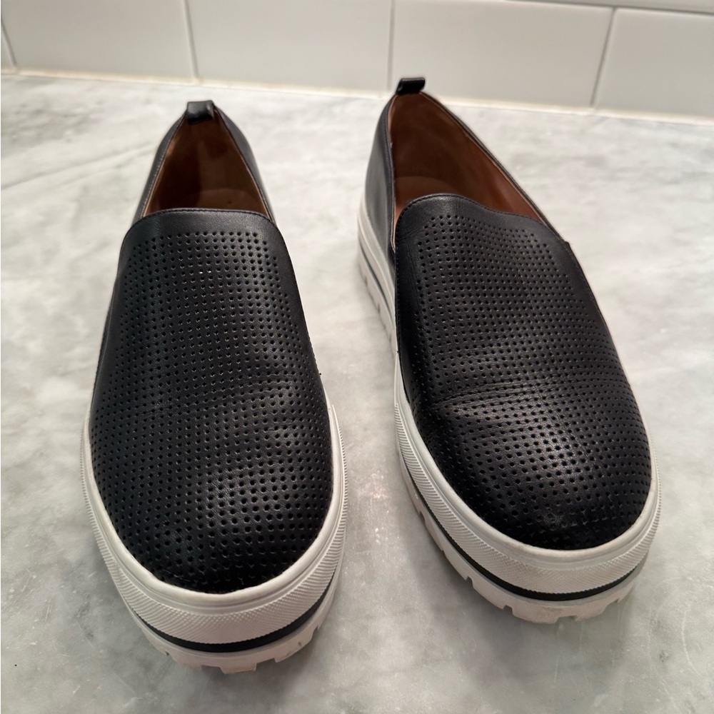 Halogen slides. Black leather in Women’s size 6.5